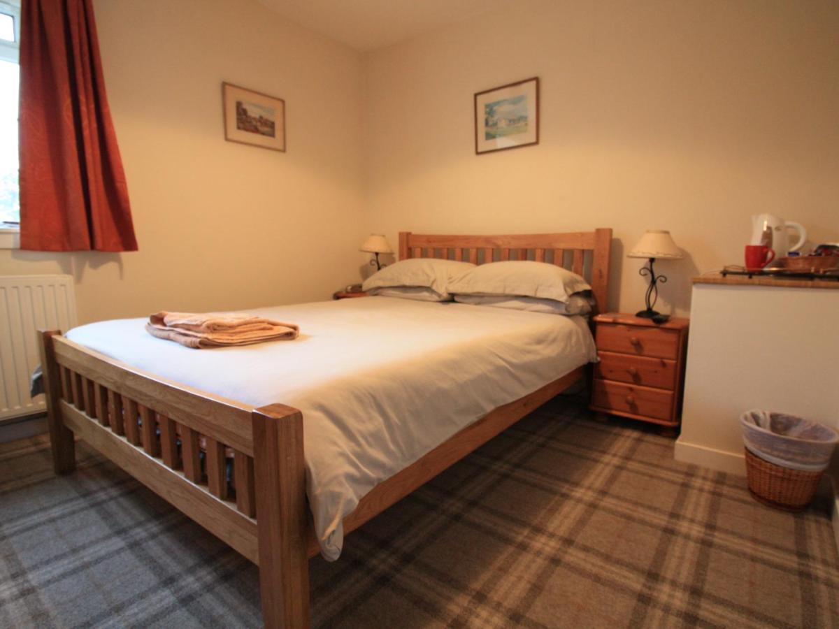Blairmains Guest House Kirk of Shotts Room photo