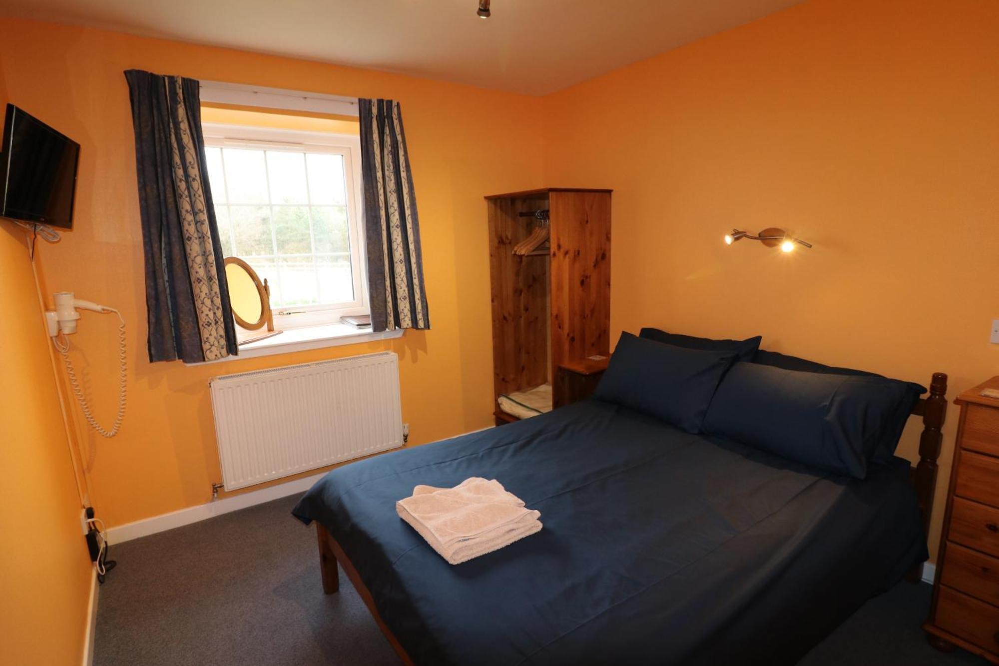 Blairmains Guest House Kirk of Shotts Room photo